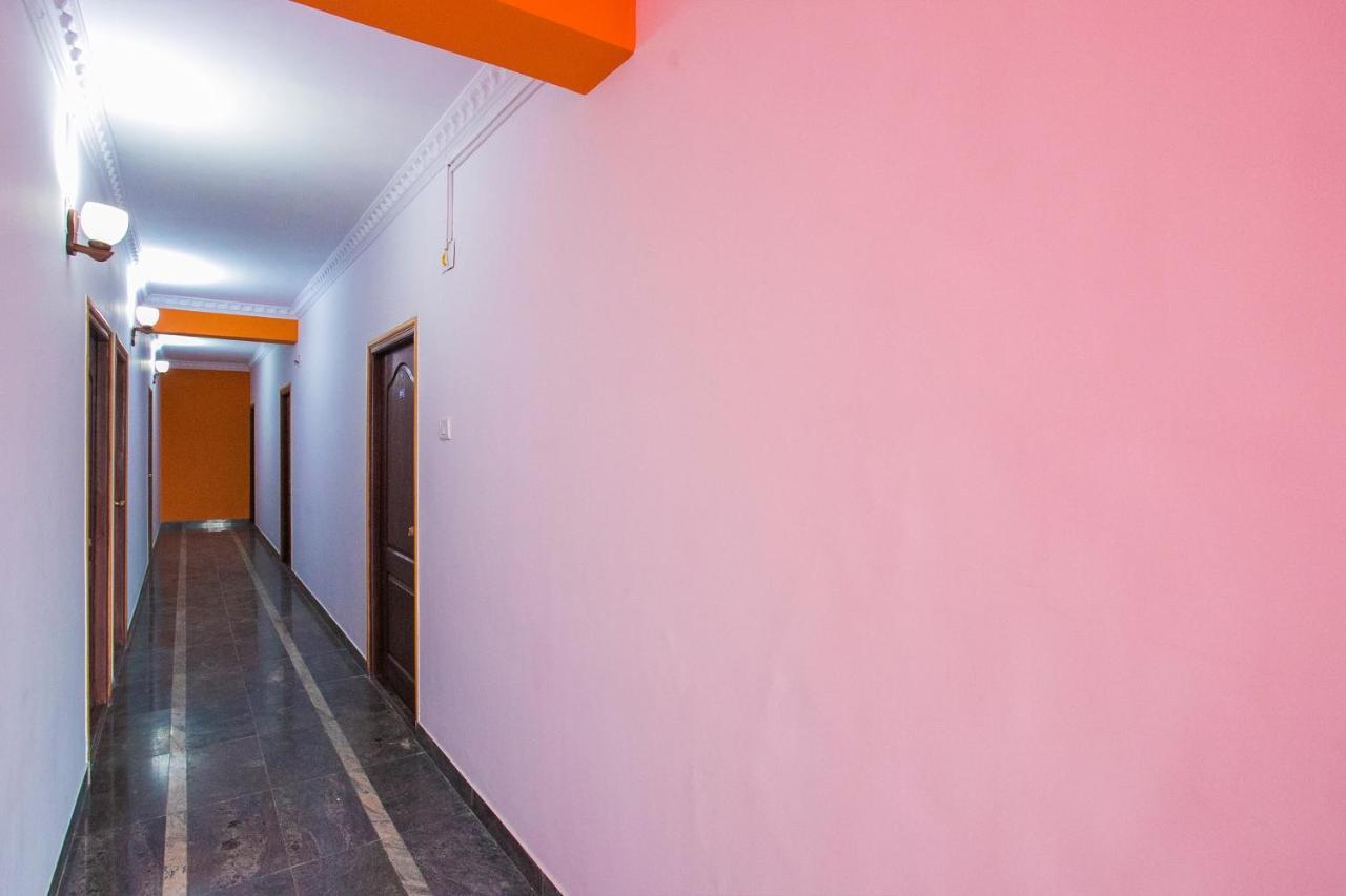 Hotel Oyo 16123 Chandana Deluxe 3*