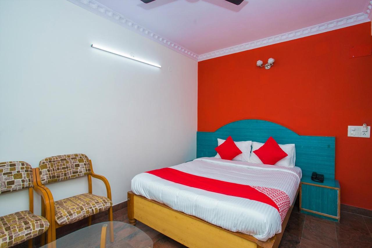 Oyo 16123 Chandana Deluxe