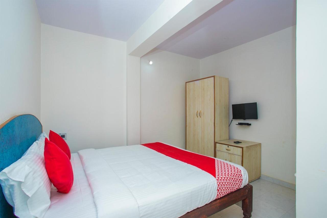 Hotel Oyo 16123 Chandana Deluxe 3*
