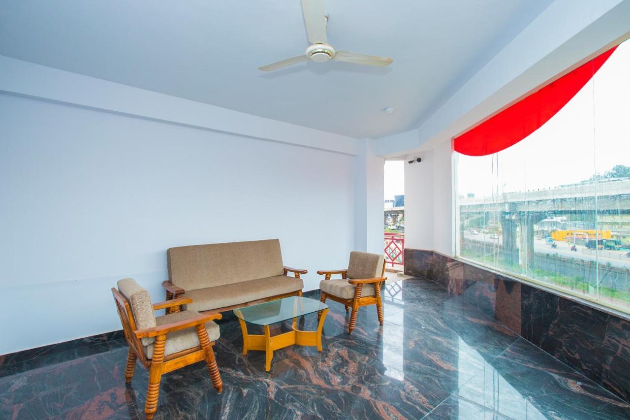 Oyo 16123 Chandana Deluxe 3* Bangalore