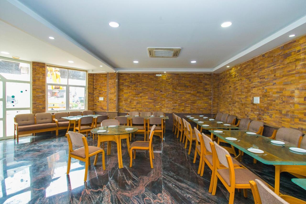 Hotel Oyo 16123 Chandana Deluxe