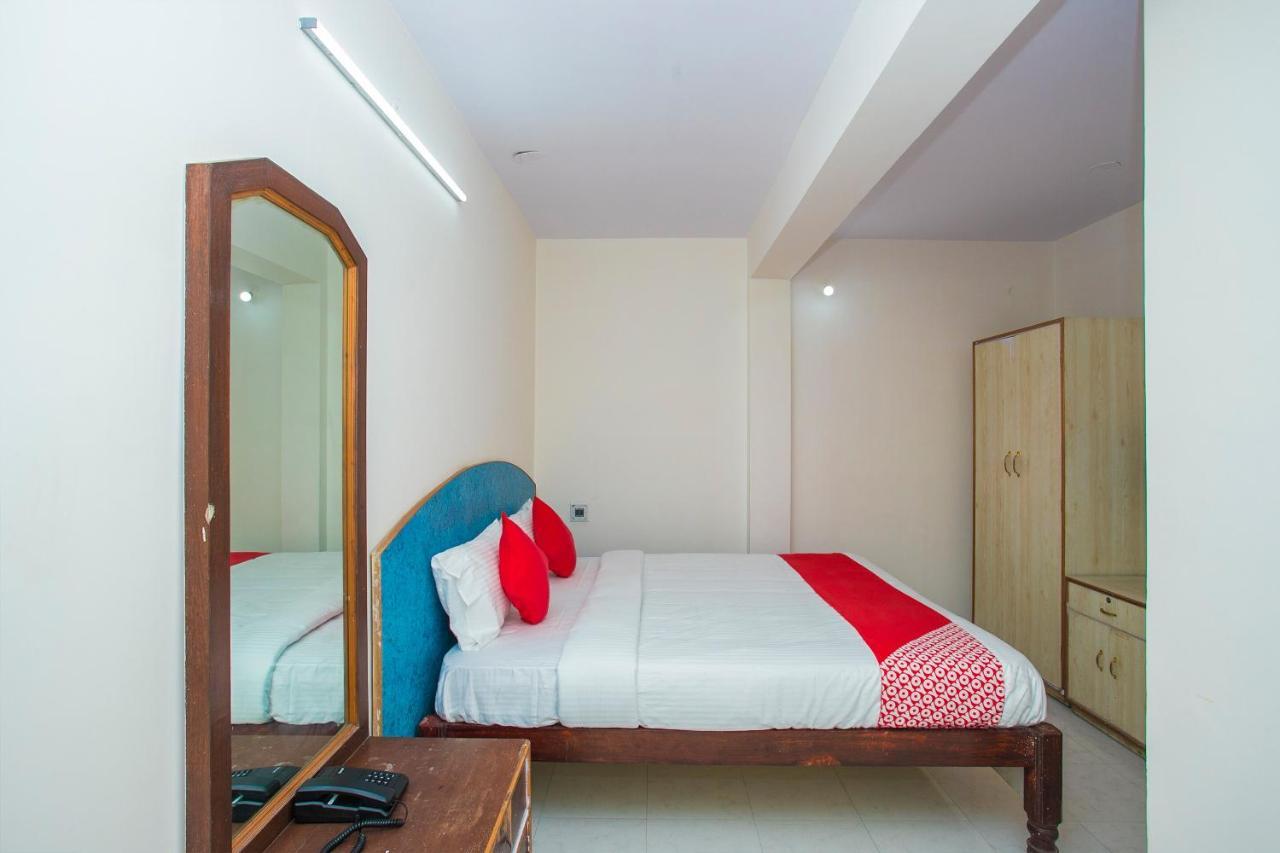 Hotel Oyo 16123 Chandana Deluxe 3*