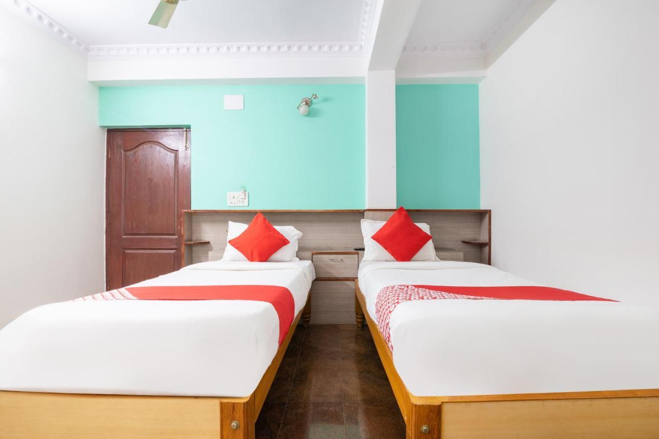 Hotel Oyo 16123 Chandana Deluxe