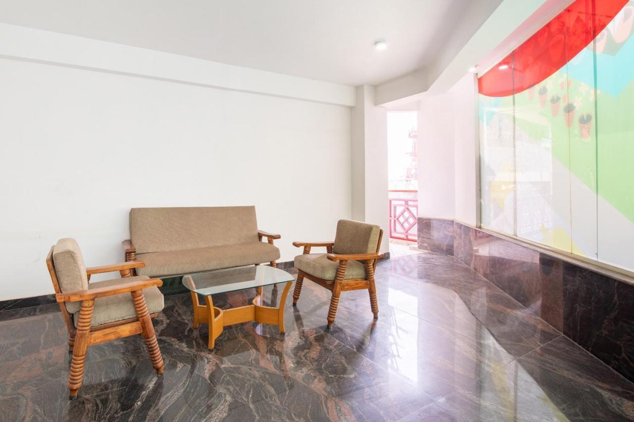 Hotel Oyo 16123 Chandana Deluxe 3*