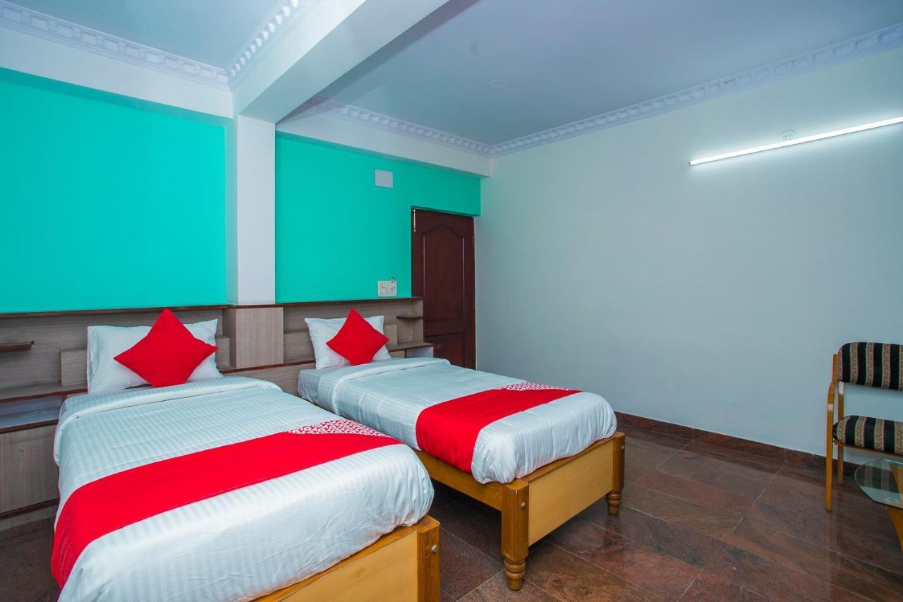 Oyo 16123 Chandana Deluxe 3*