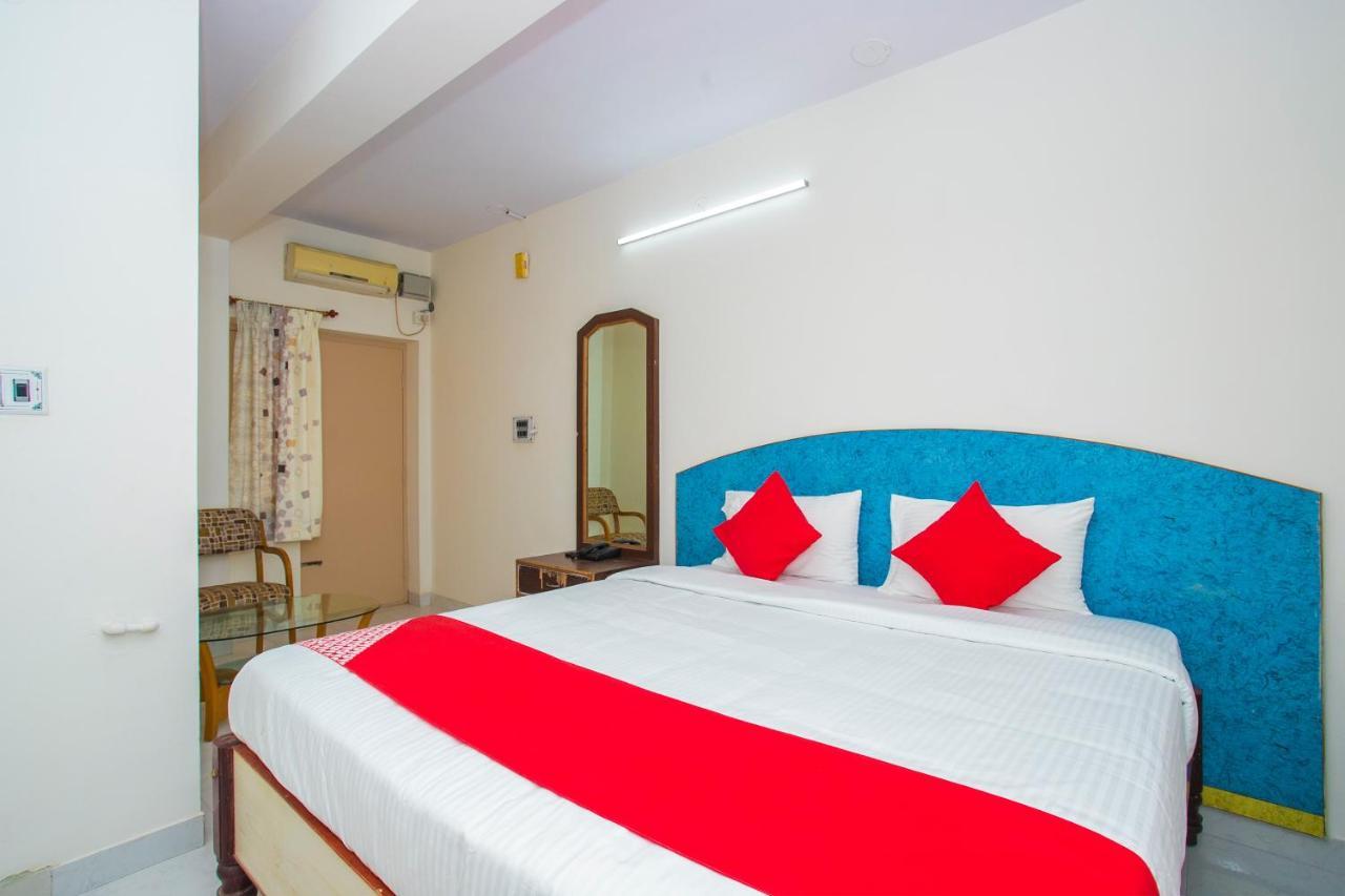 Hotel Oyo 16123 Chandana Deluxe