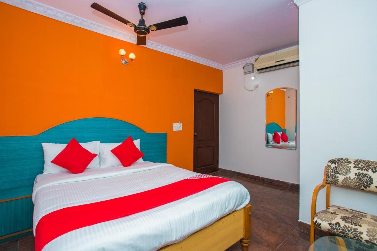Hotel Oyo 16123 Chandana Deluxe 3*