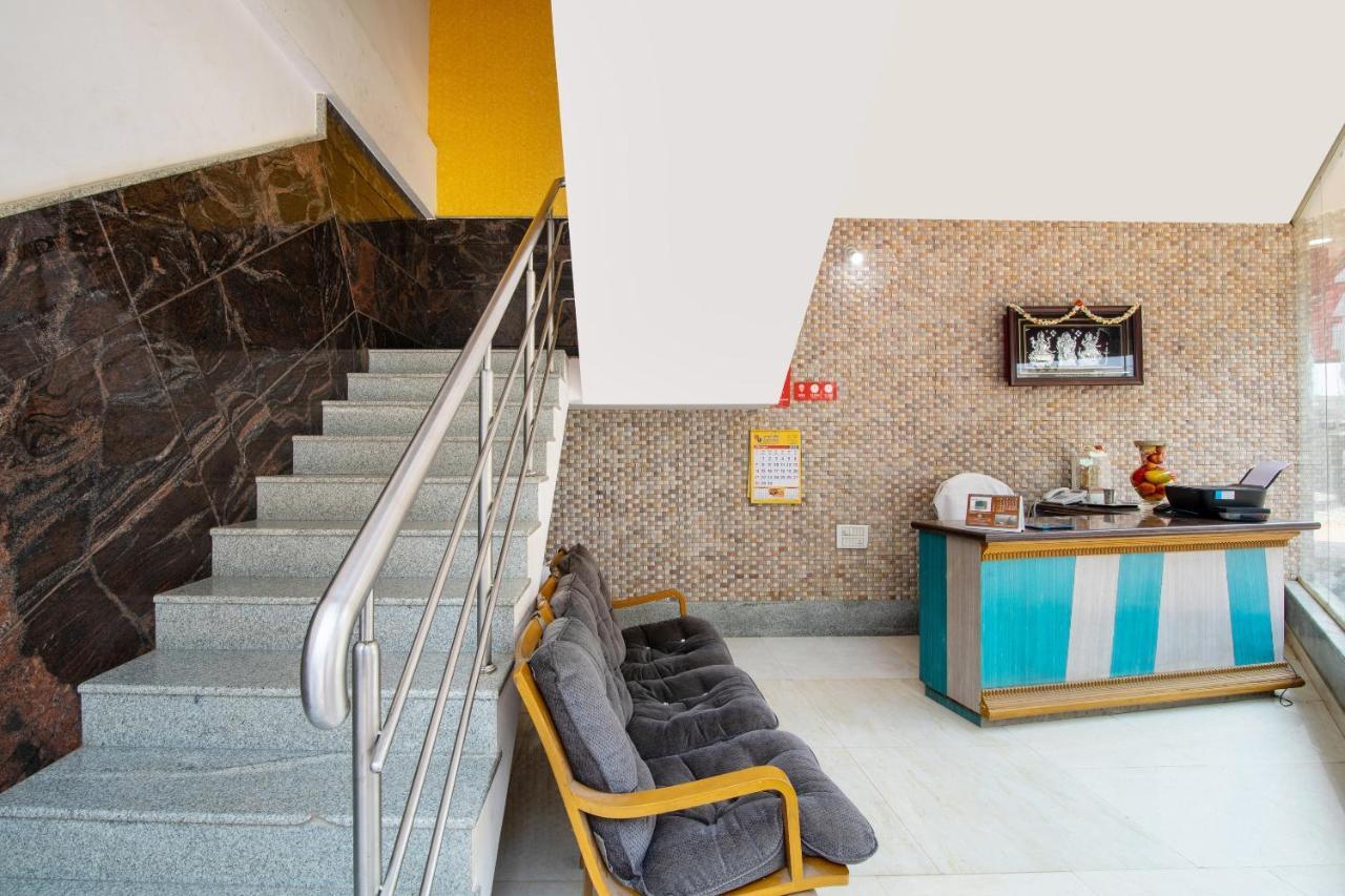 Oyo 16123 Chandana Deluxe Hotel 3*