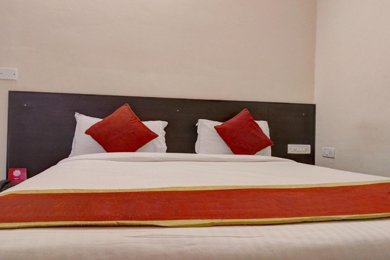 Hotel Oyo Flagship 9018 The Residency 3*