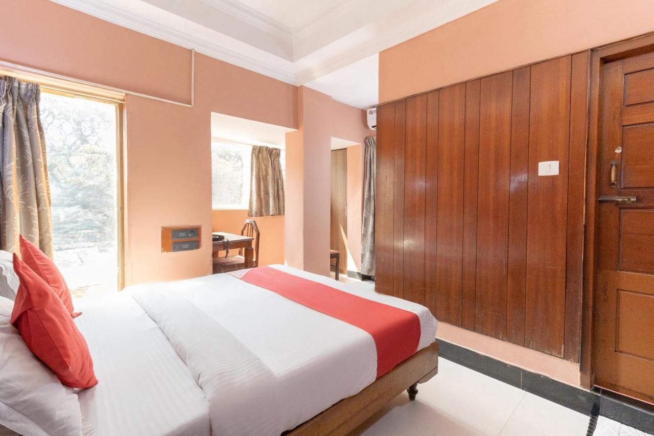 Oyo 3778 Pulkeshi Hotel 3*