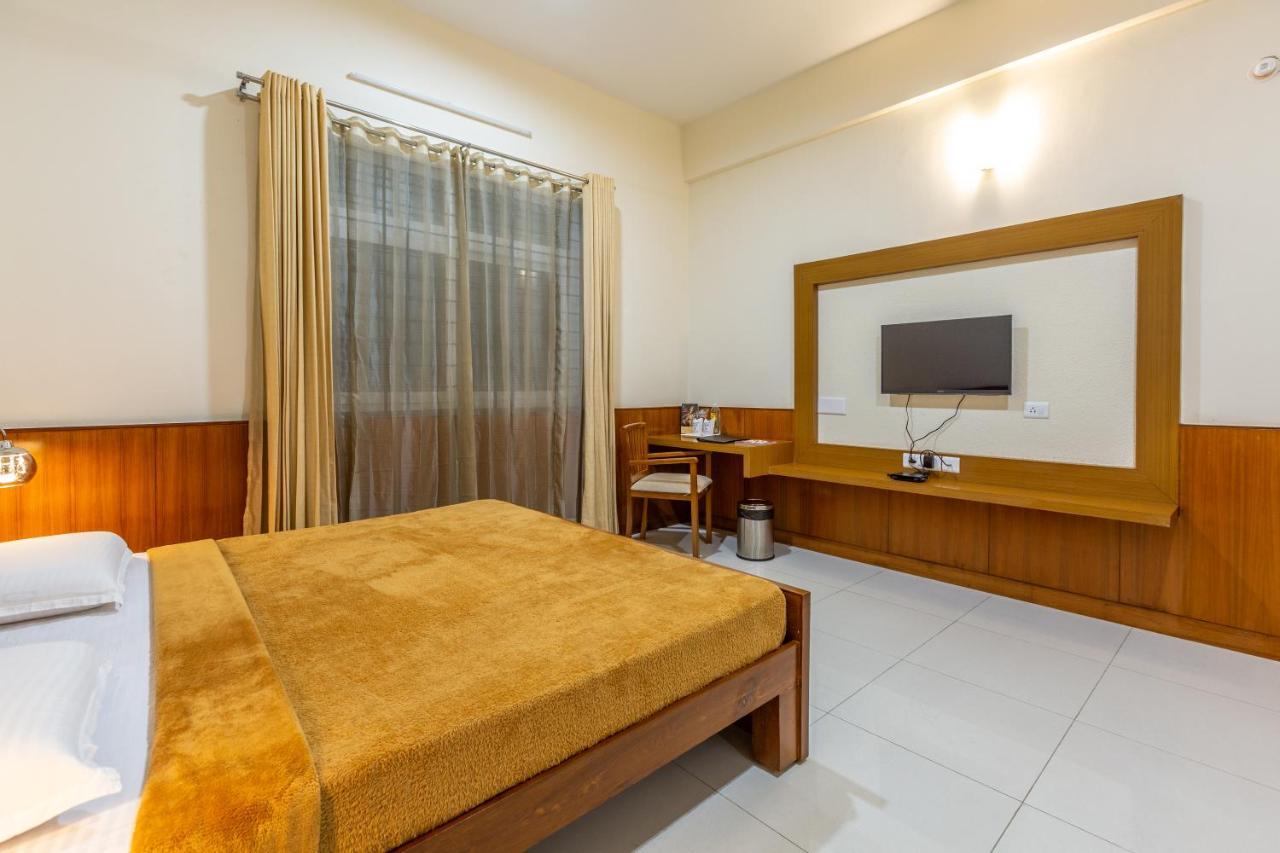 Hotel Kstdc Kumarakrupa Bangalore