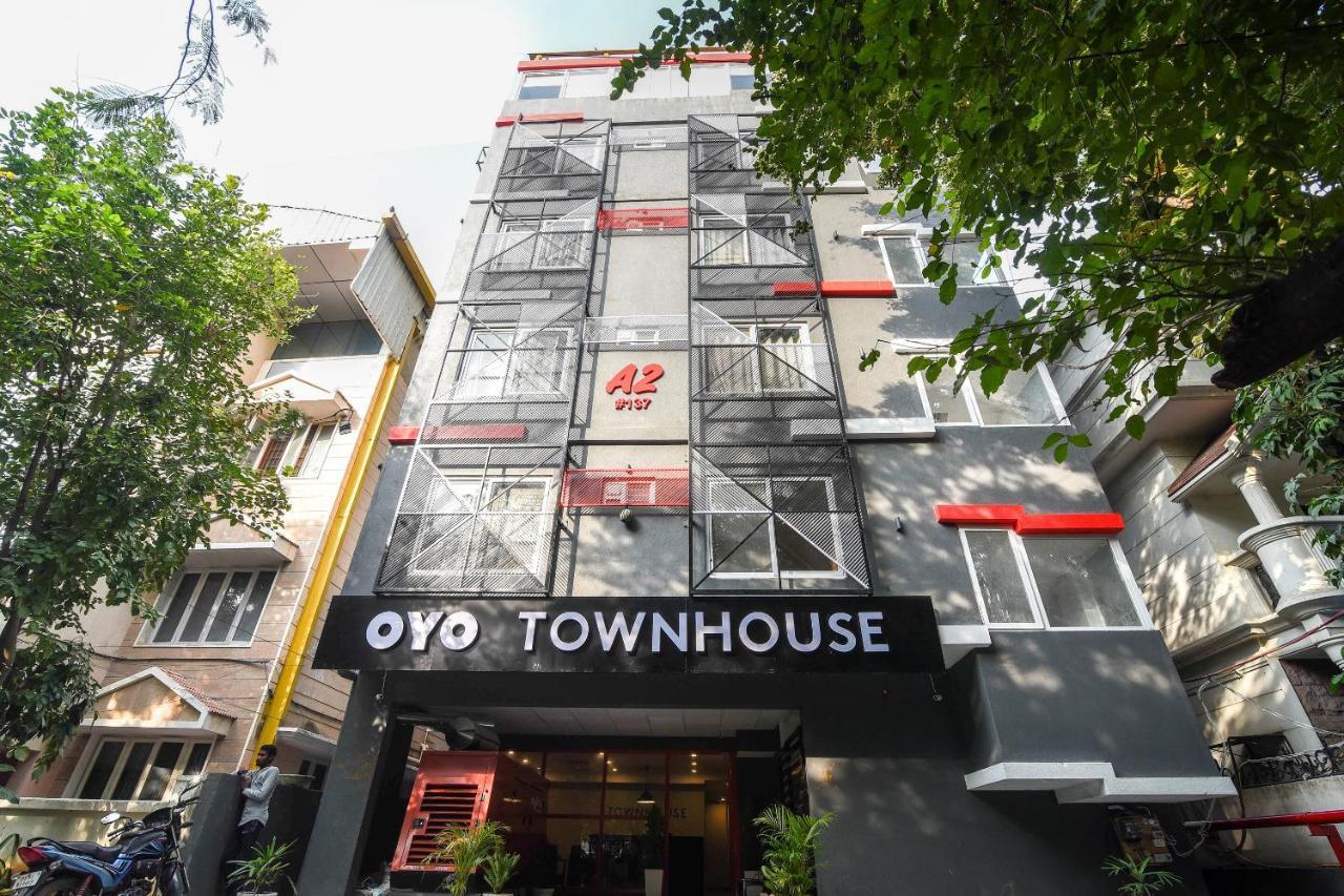 Oyo Townhouse 255 Indiranagar Double Road Bangalore