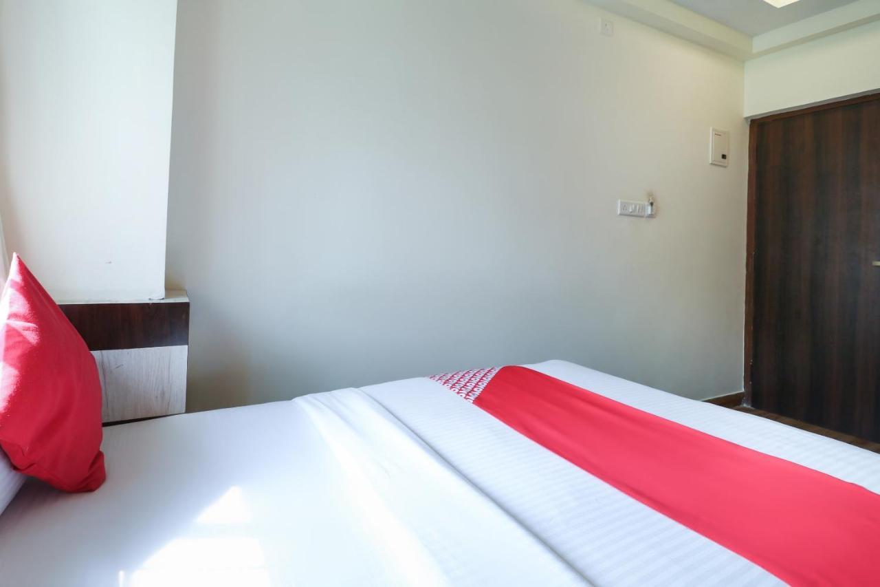 Oyo 36197 Royal Wood Hotel 3*