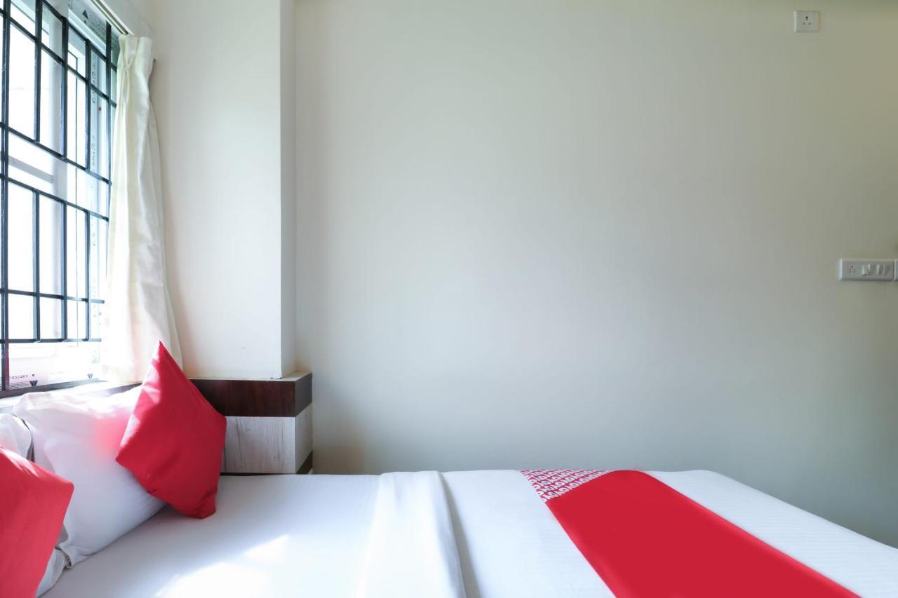 Hotel Oyo 36197 Royal Wood 3*