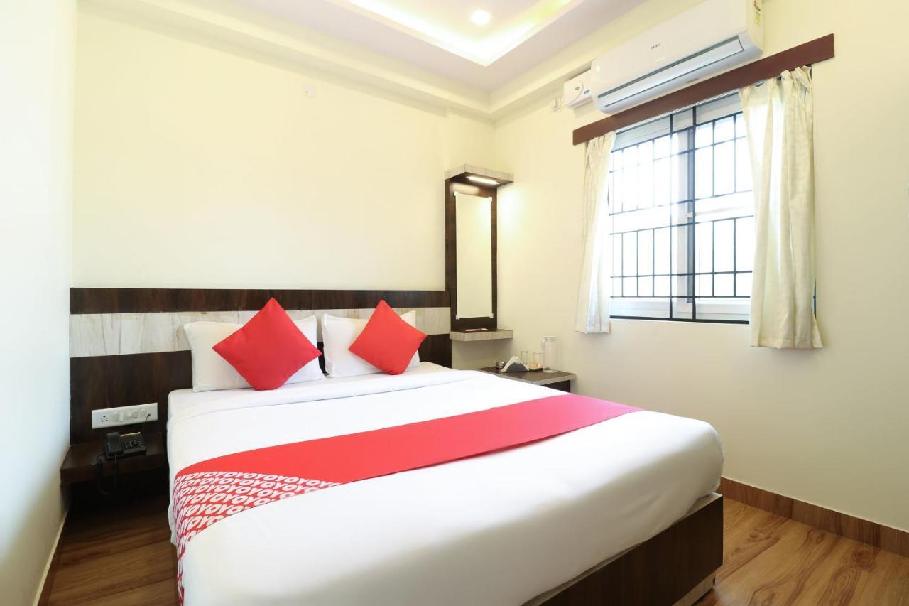 Hotel Oyo 36197 Royal Wood 3*
