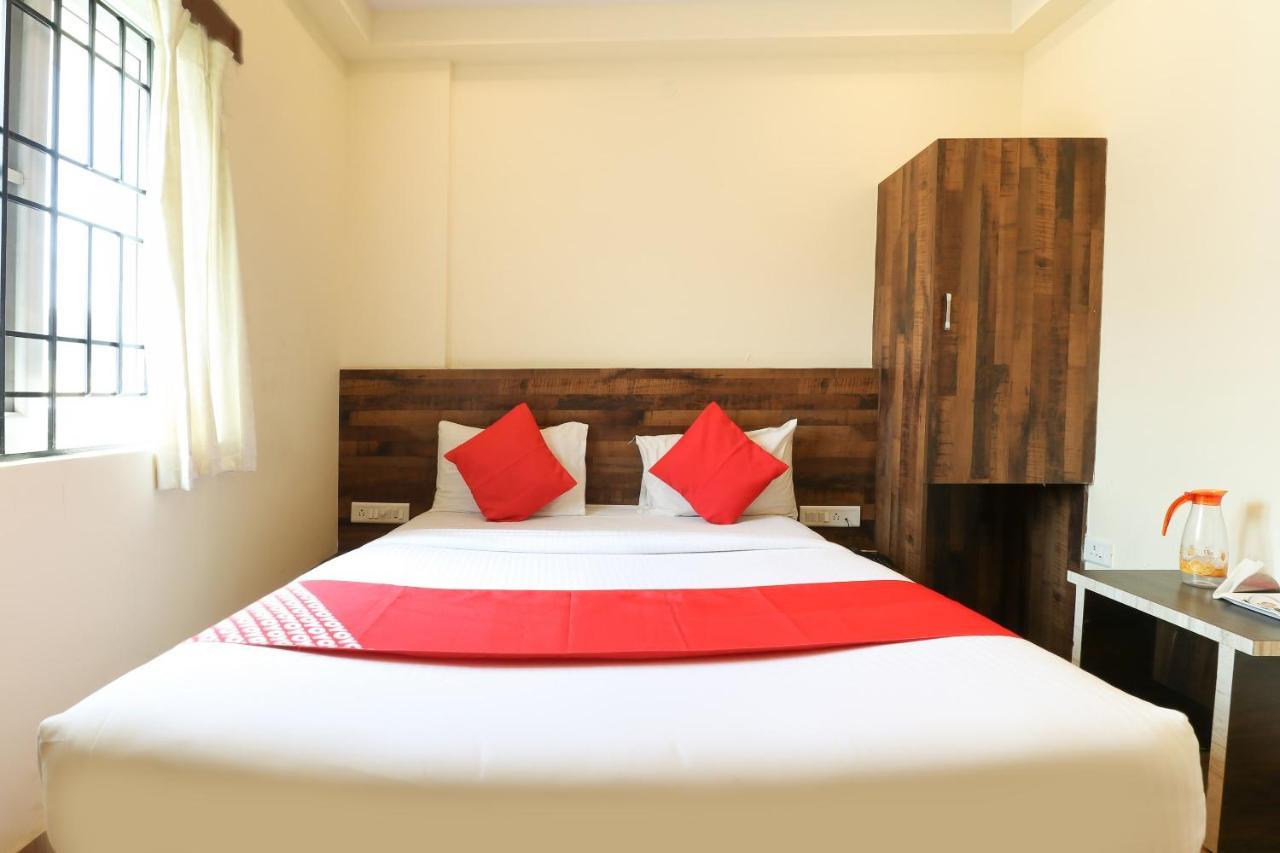 Hotel Oyo 36197 Royal Wood 3*