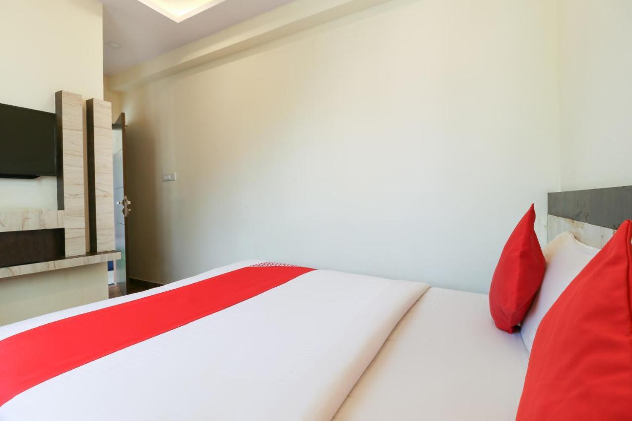 Hotel Oyo 36197 Royal Wood 3*