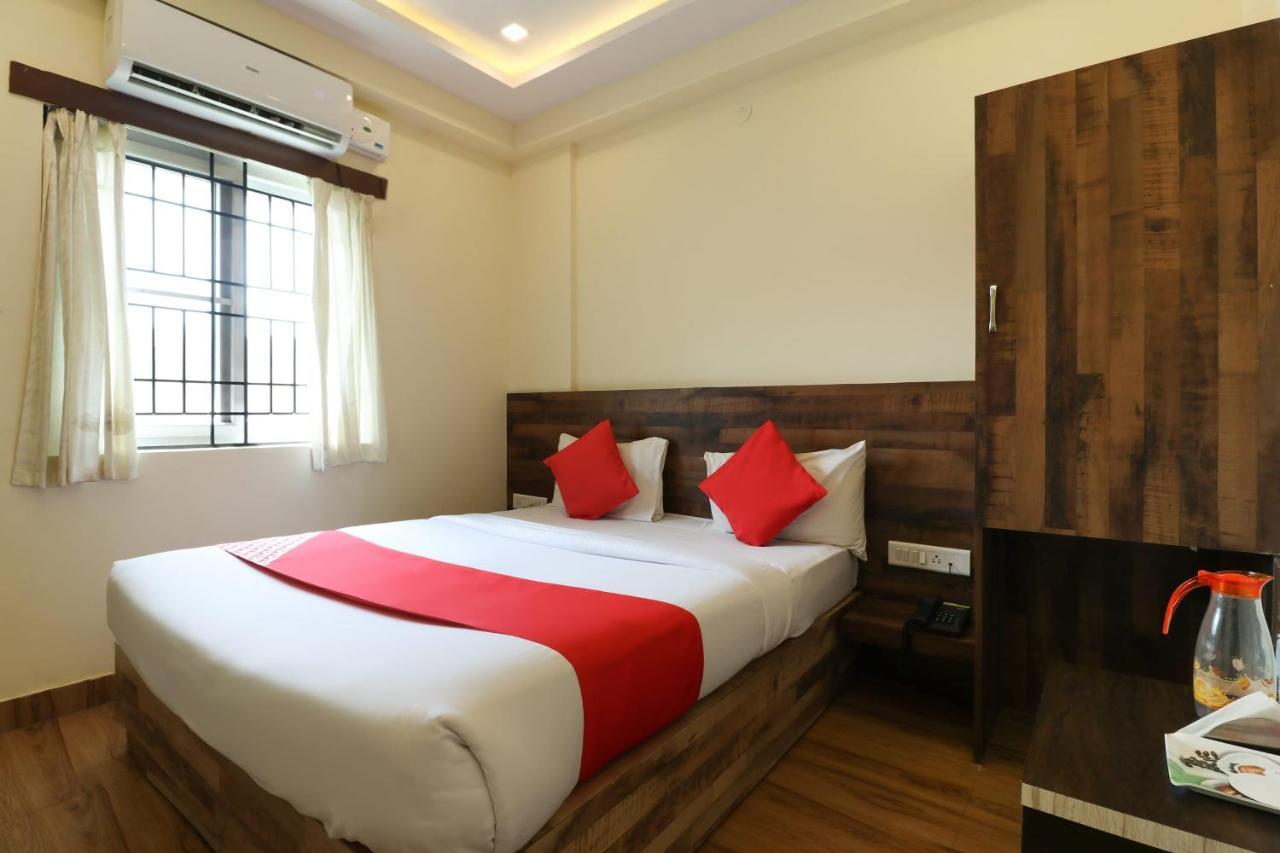 Oyo 36197 Royal Wood Hotel