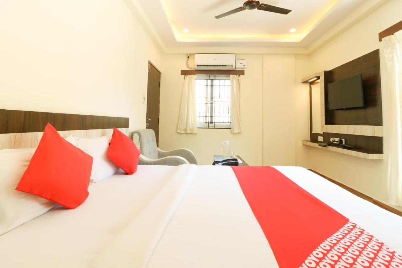 Oyo 36197 Royal Wood Hotel