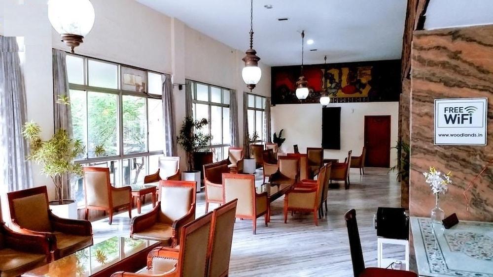 Hotel Woodlands 3*