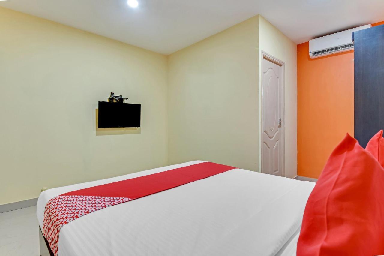 Oyo Flagship 46682 New Andra House 3*