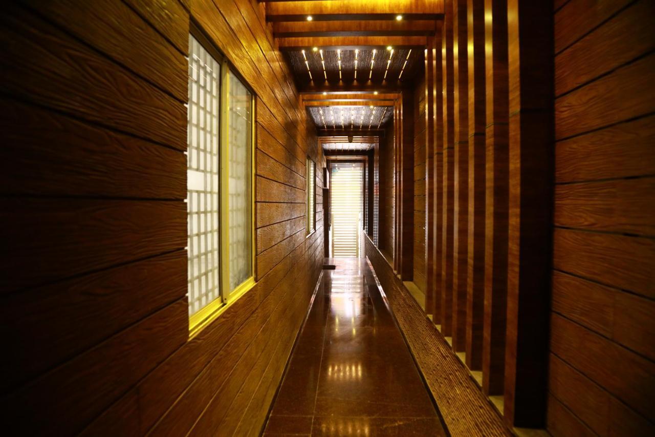 Hotel Oakhaven Service Apartments Premium 3Bhk Bangalore