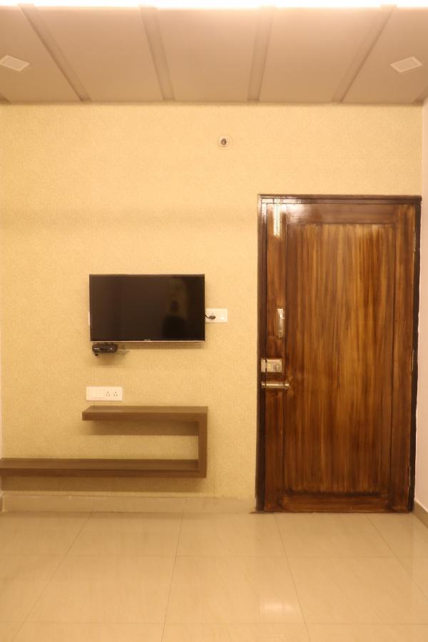 Flora Hotel 3*