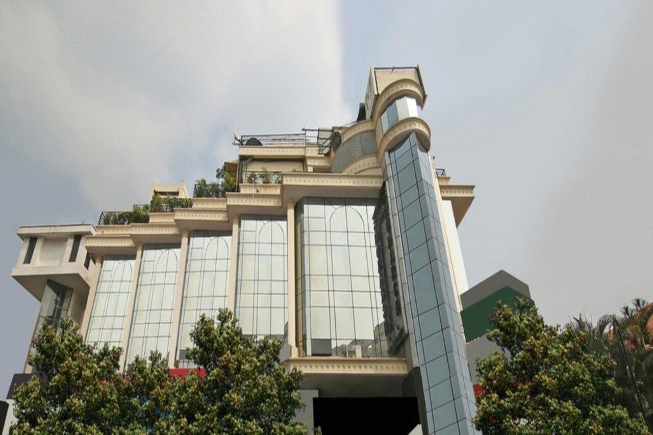 Monarch Brigade Road Hotel