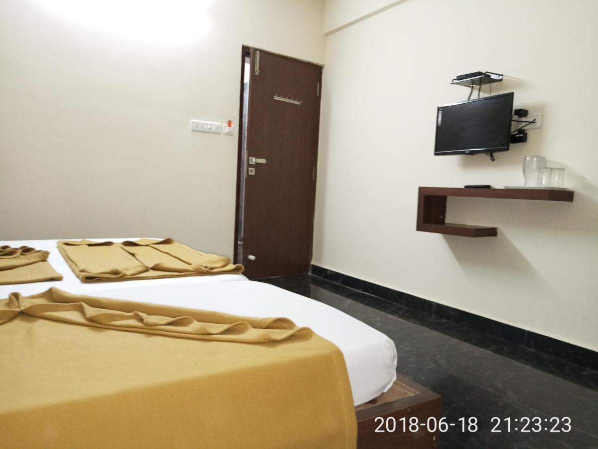 Sahara Hotel *