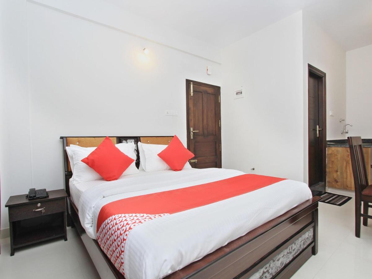 Oyo 12033 Royal Hotel