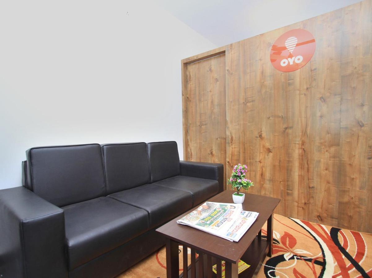 Hotel Oyo 12033 Royal Bangalore