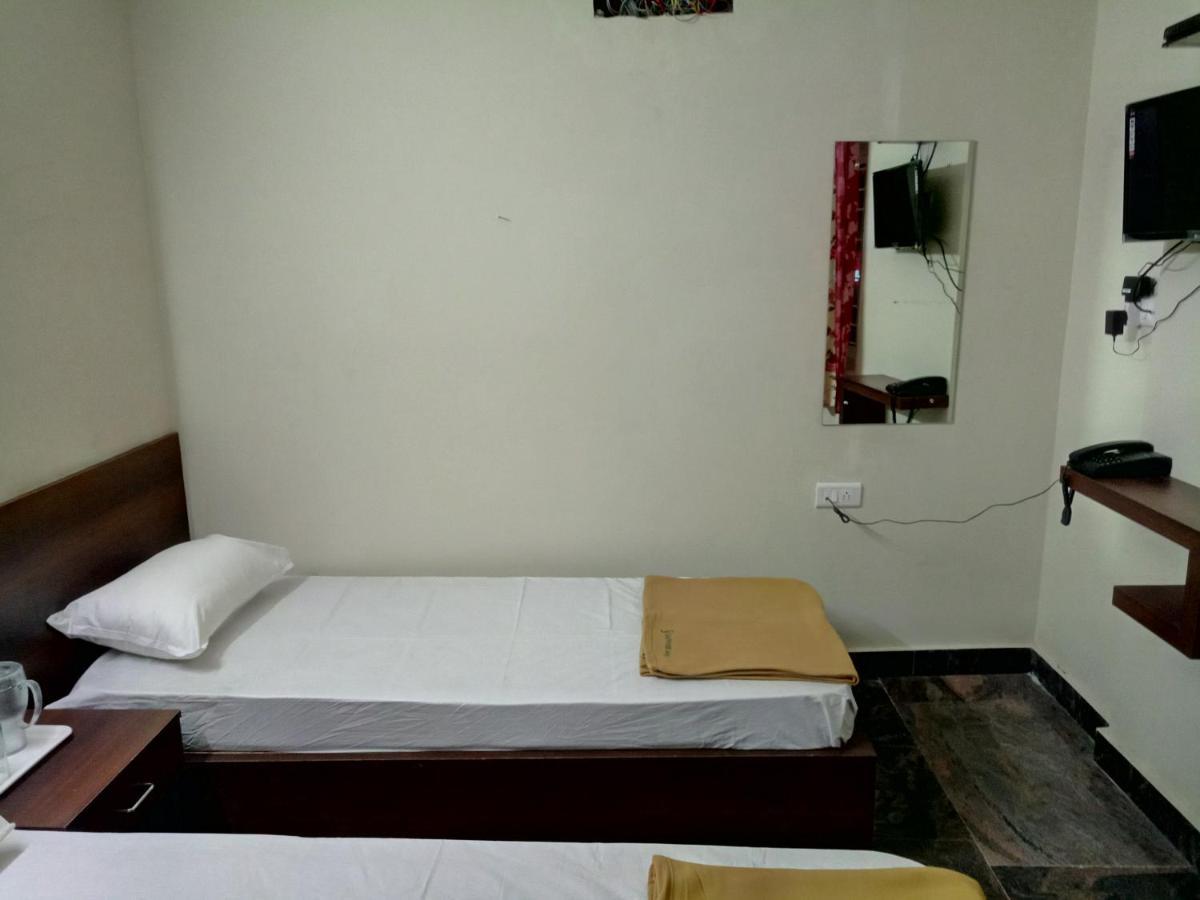 Sahara Hotel *