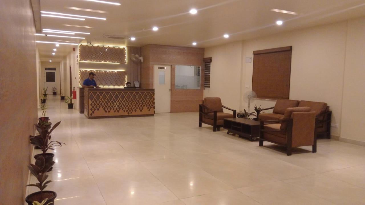 Parkwood Suites Kadubeesanahalli-fully Vaccinated Staff Hotel