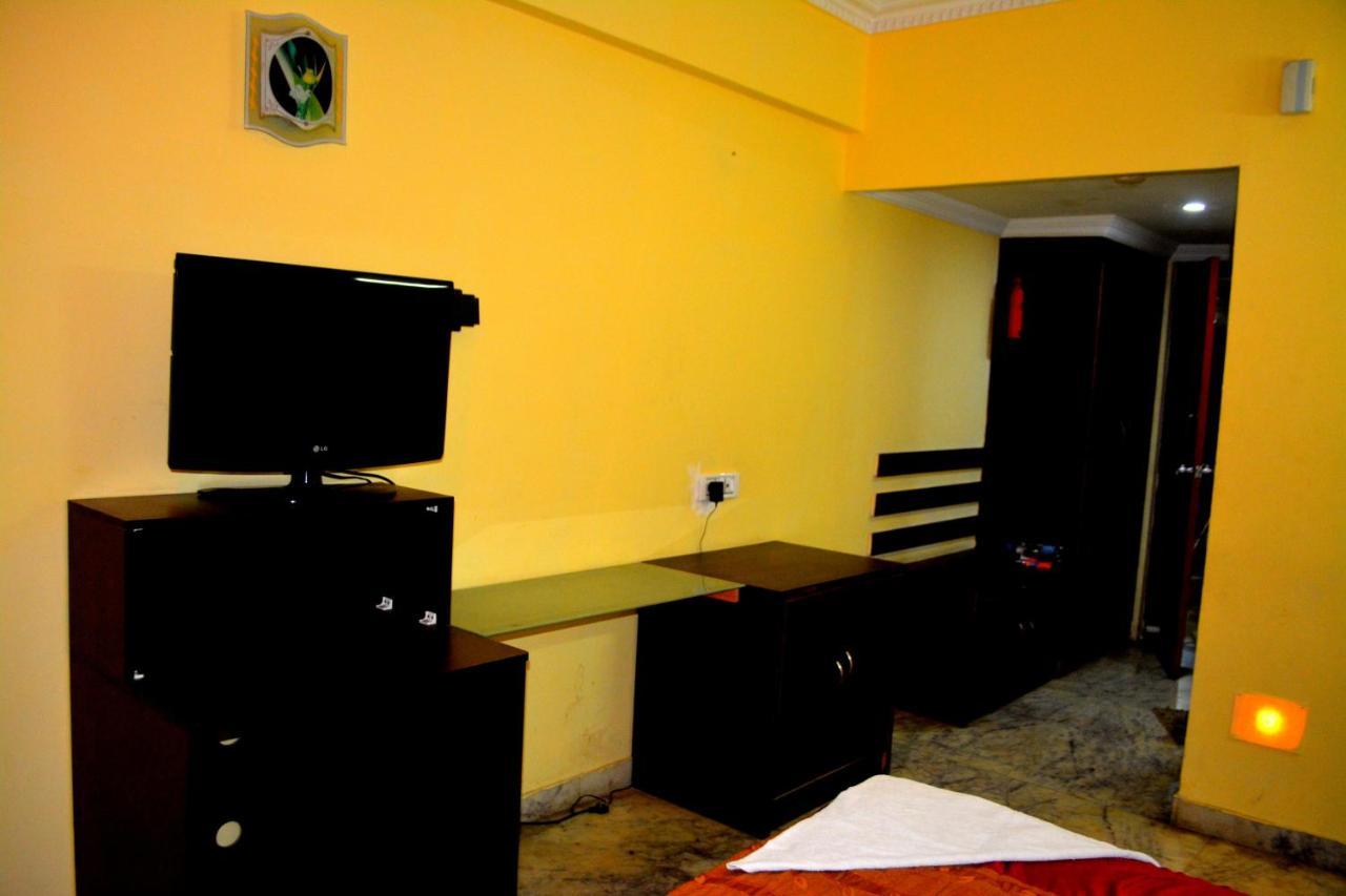 Centaur And Convention Center- Vaccinated Staff Hotel *