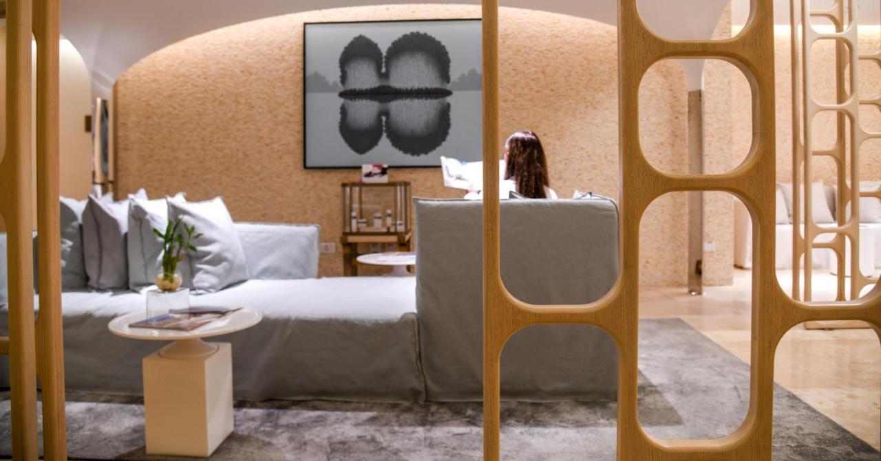 Hotel Four Seasons At Embassy One 5*