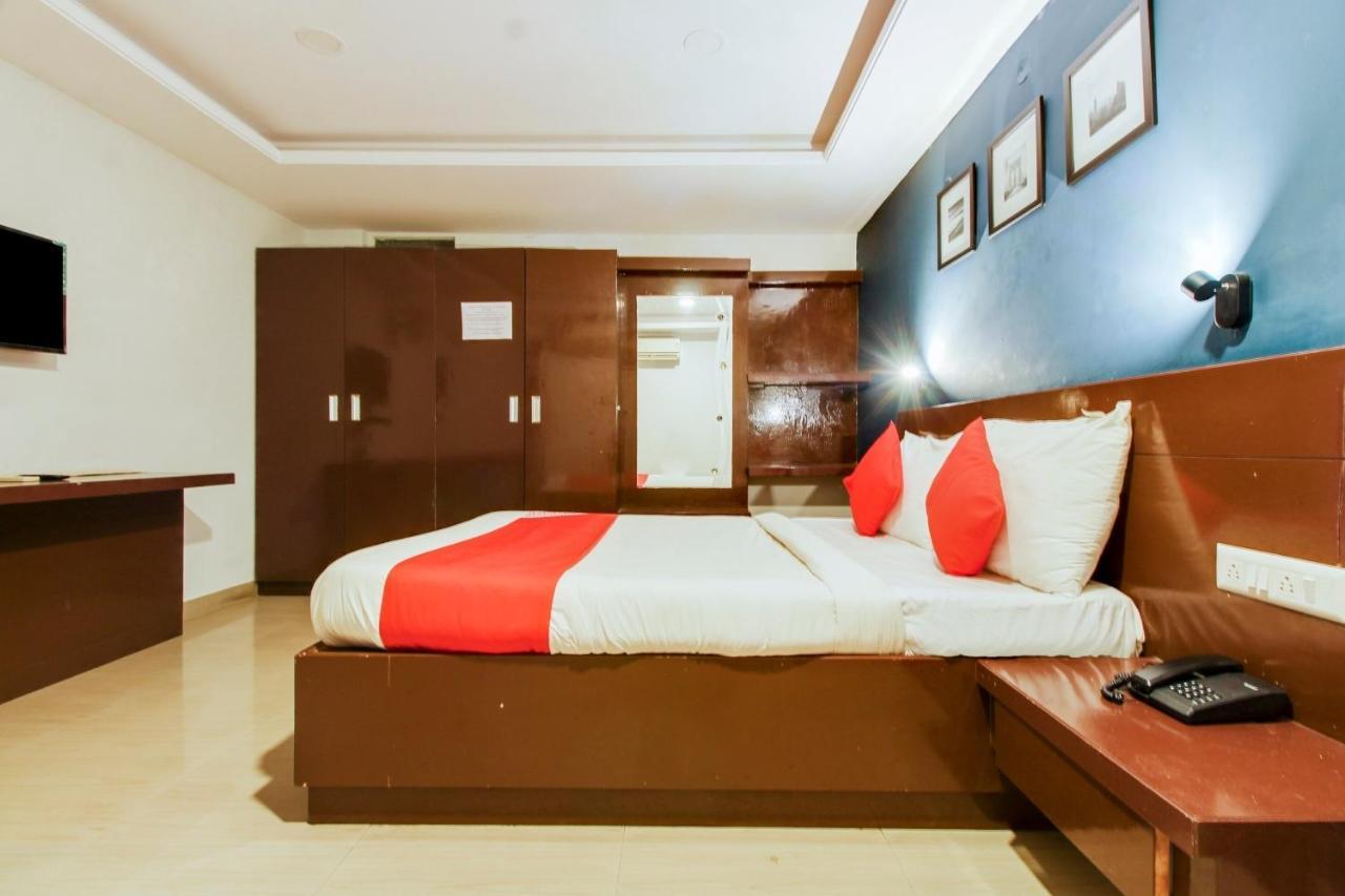 Vaccinated Staff - Oyo 72492 A K Residency 3* Bangalore