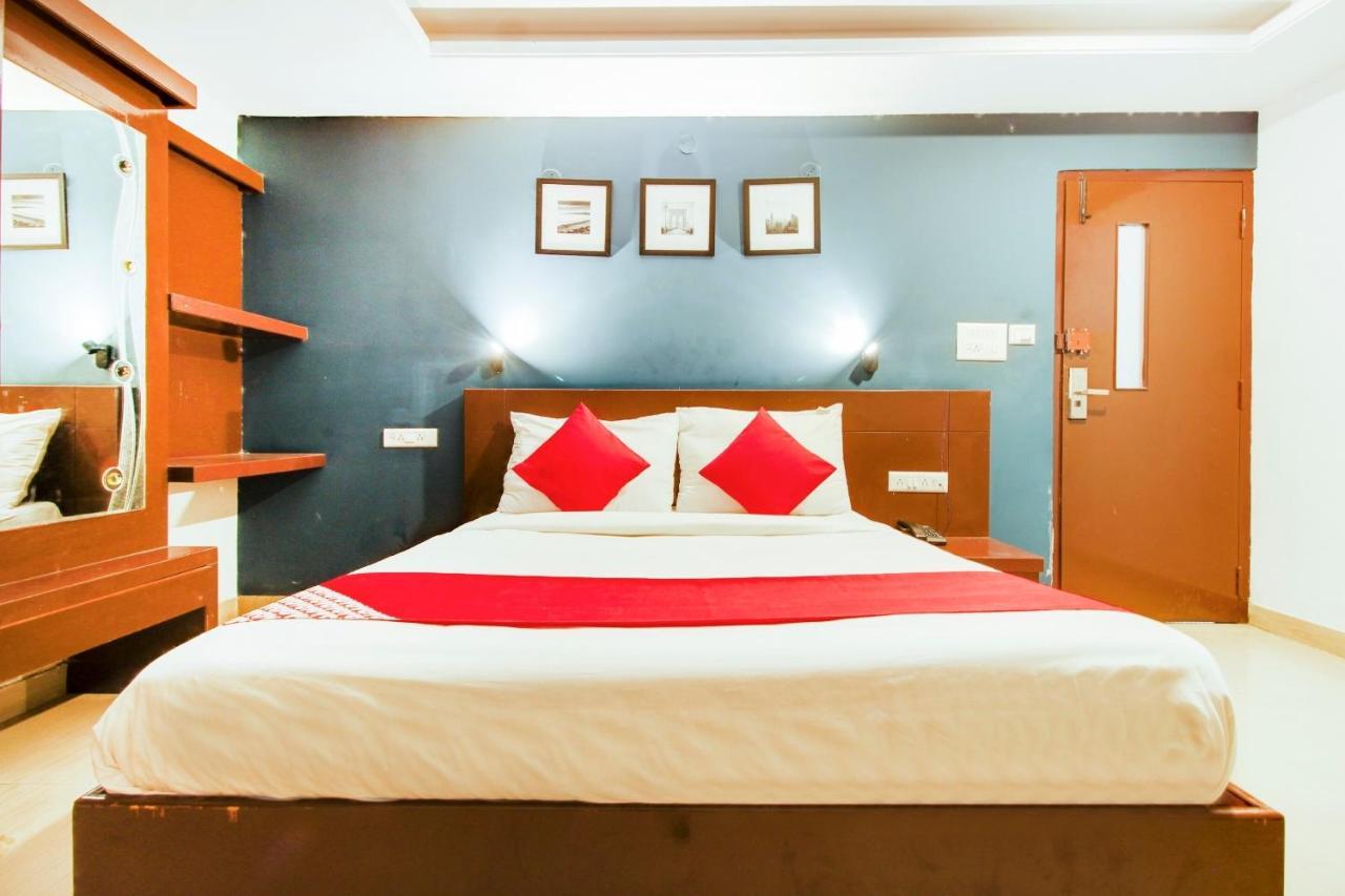 Vaccinated Staff - Oyo 72492 A K Residency Hotel 3*