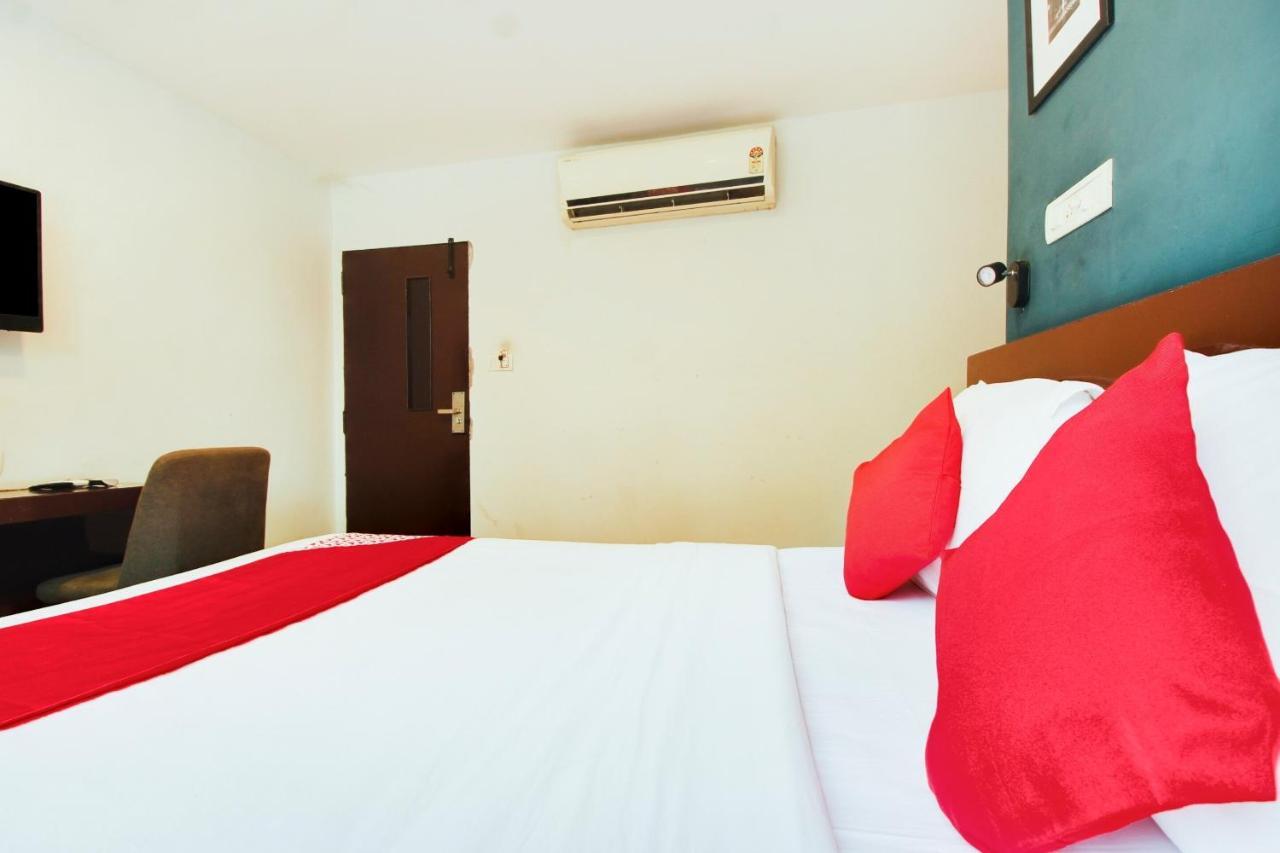 Vaccinated Staff - Oyo 72492 A K Residency 3* Bangalore