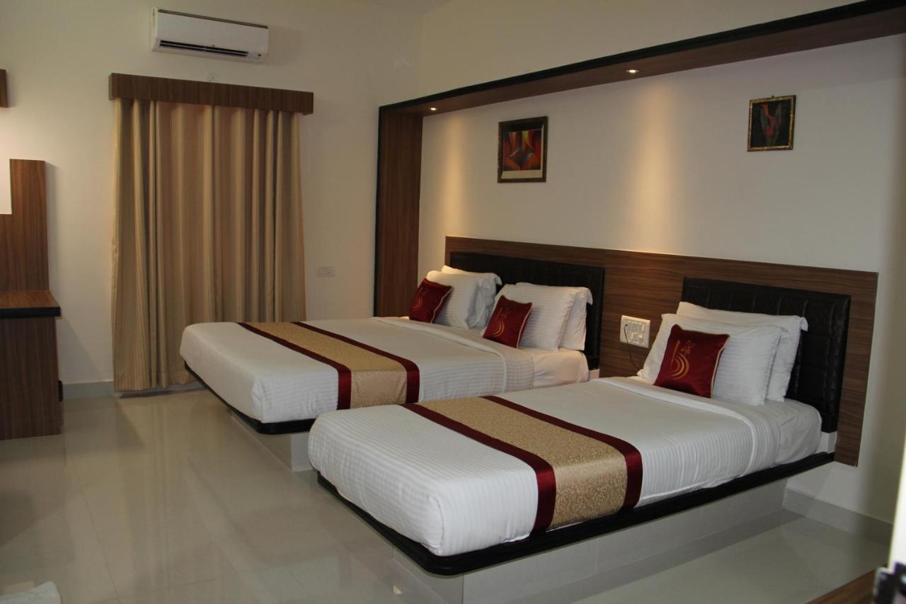 Grand Bee Hotel 3*
