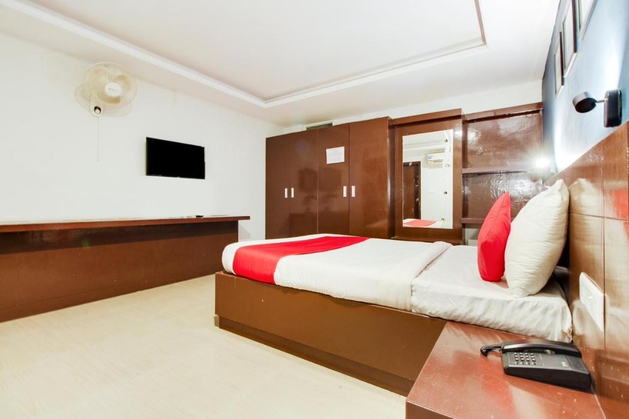 Vaccinated Staff - Oyo 72492 A K Residency Hotel 3*