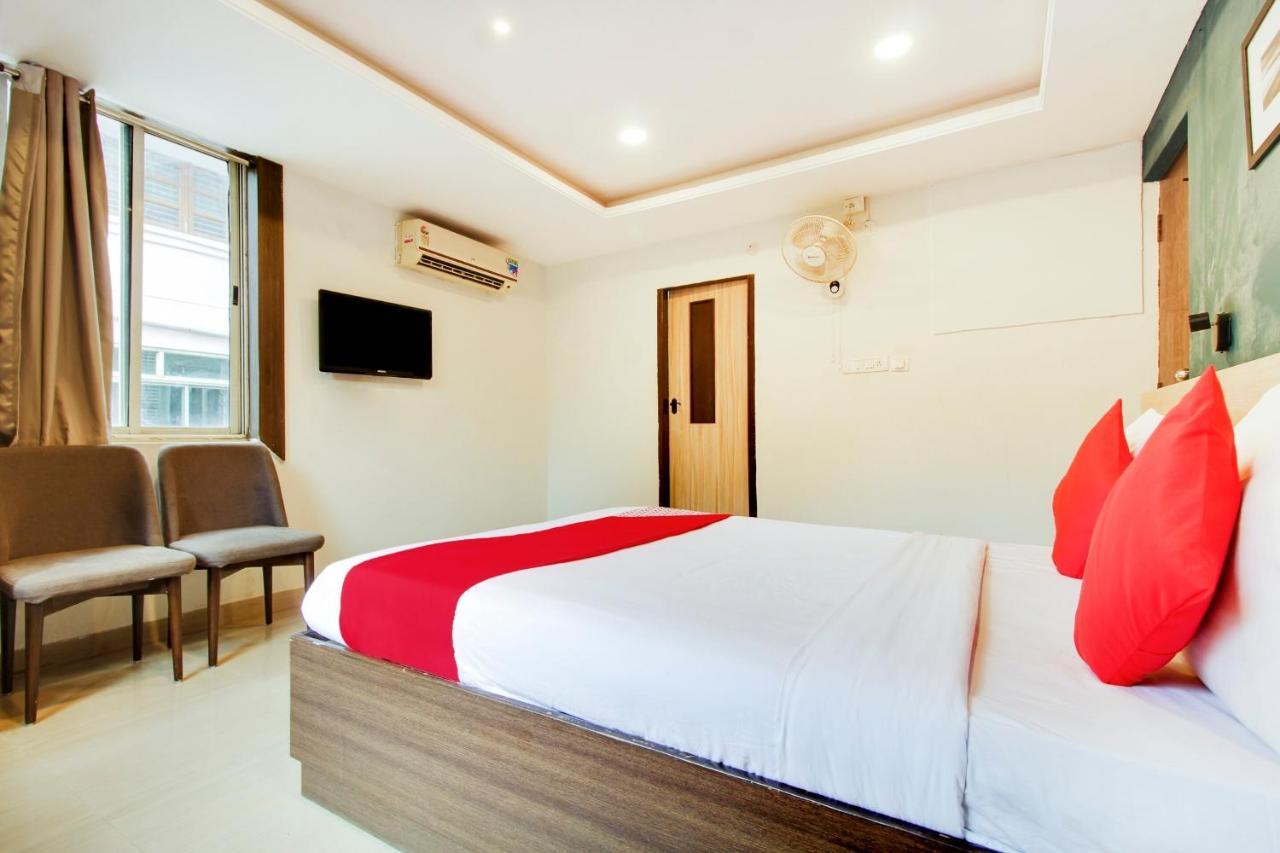 Vaccinated Staff - Oyo 72492 A K Residency Bangalore