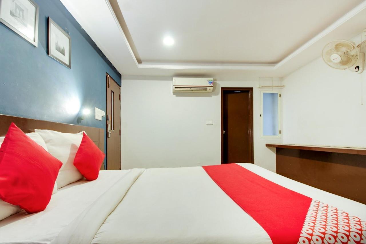 Vaccinated Staff - Oyo 72492 A K Residency Hotel Bangalore