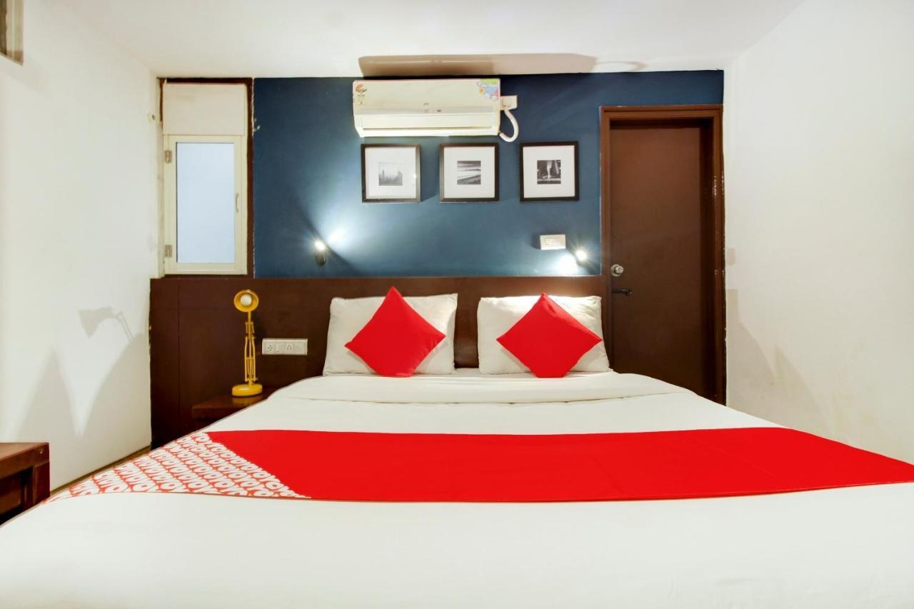 Hotel Vaccinated Staff - Oyo 72492 A K Residency