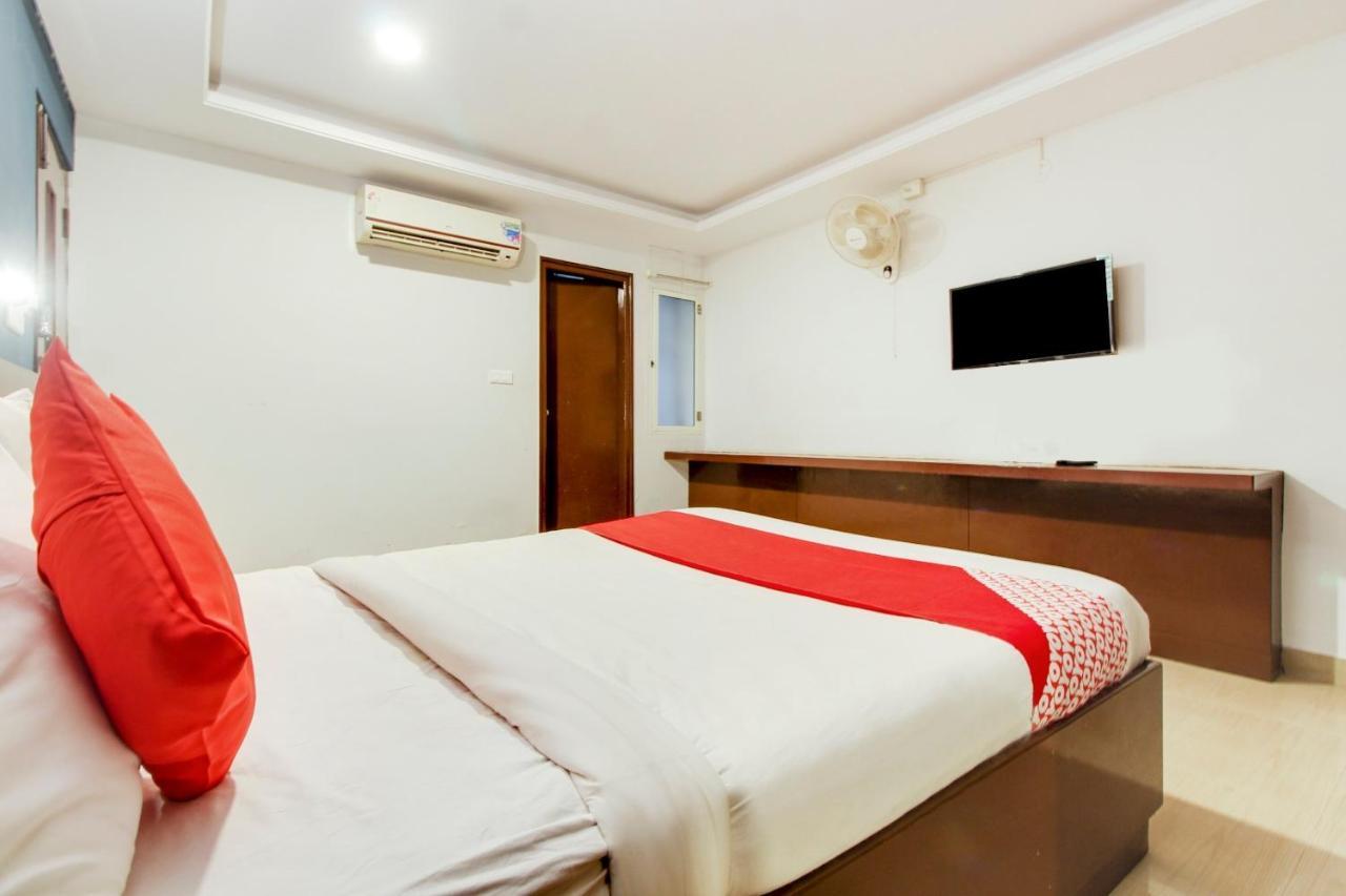 Hotel Vaccinated Staff - Oyo 72492 A K Residency