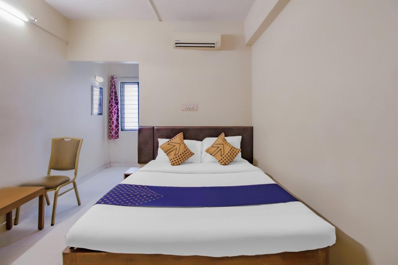 Spot On 76312 Sri Balaji Comforts Hotel 2*