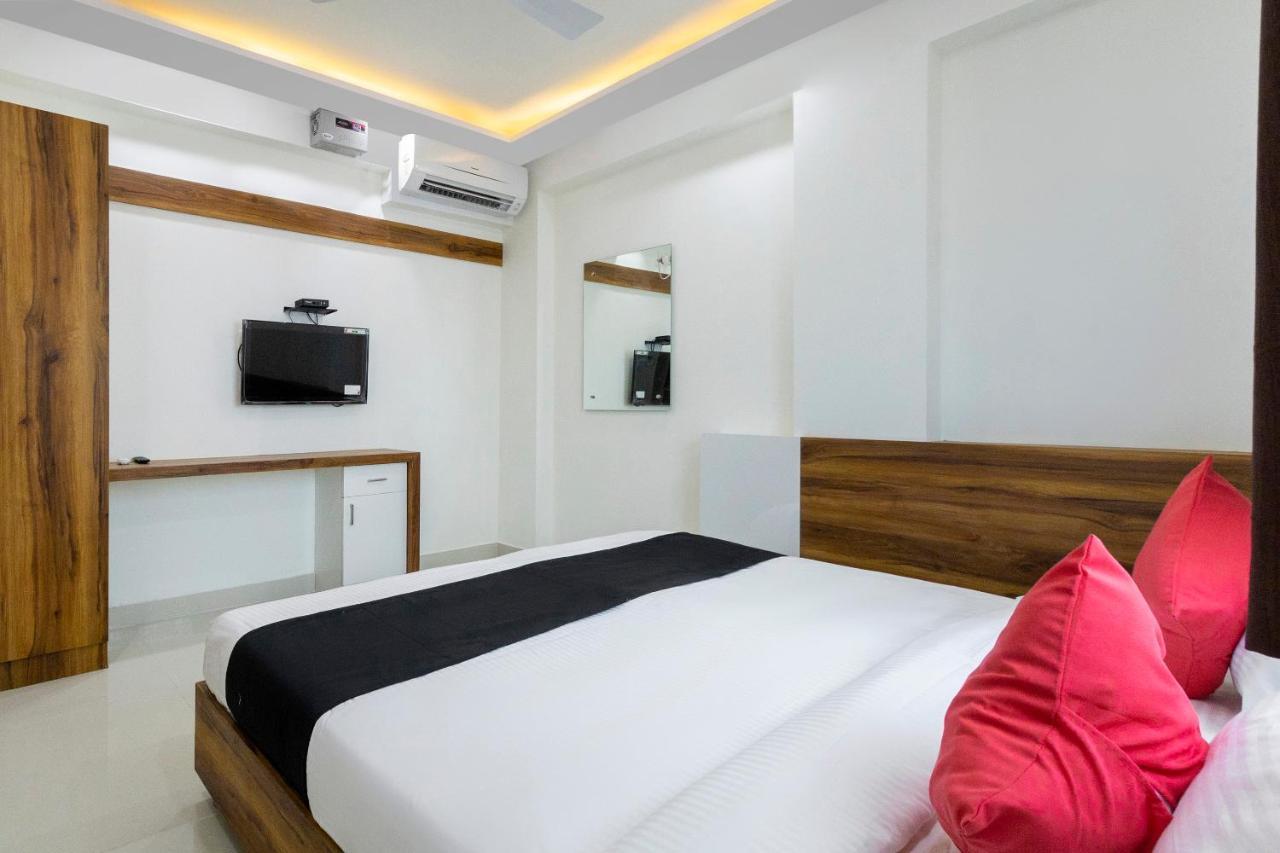 Hotel Capital O Sunny Near Ragigudda Sri Prasanna Anjaneyaswamy Temple 3*