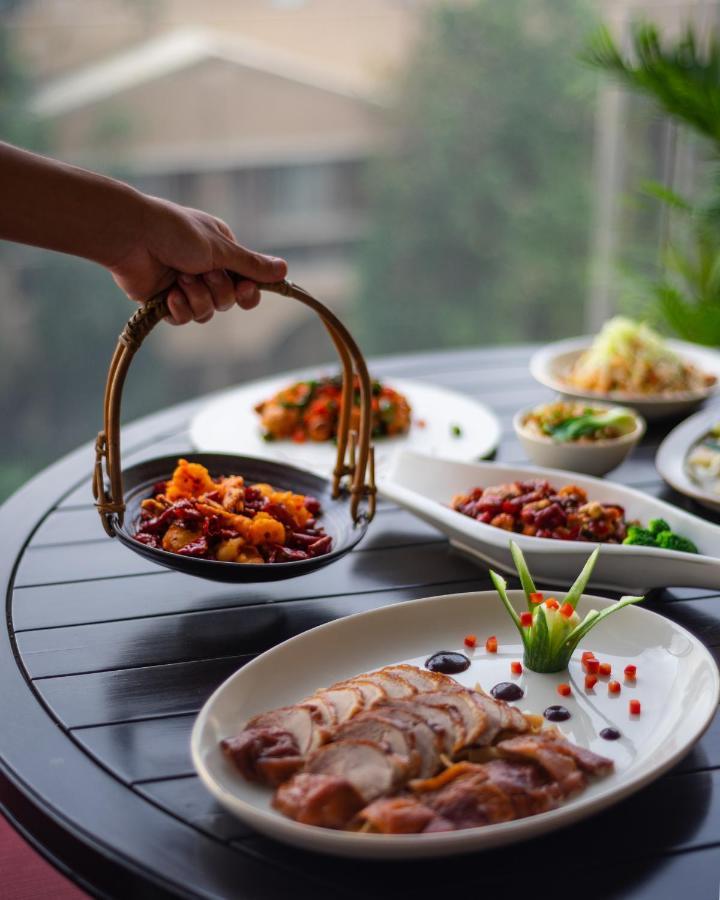 Hotel Shangri-la 5*