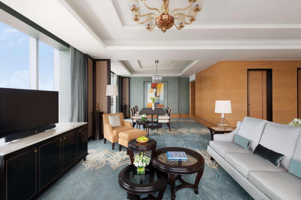 Shangri-la Hotel 5*