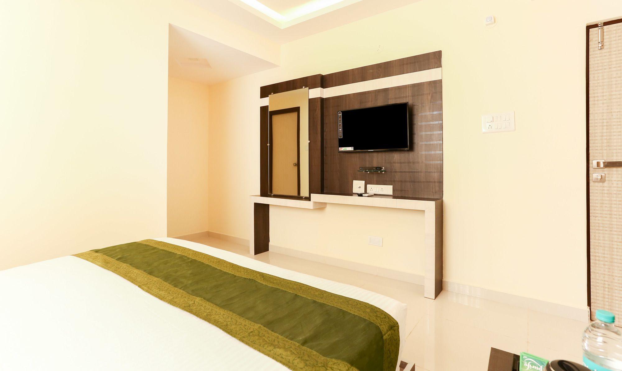 Hotel Fabhotel Rotano - Yelahanka