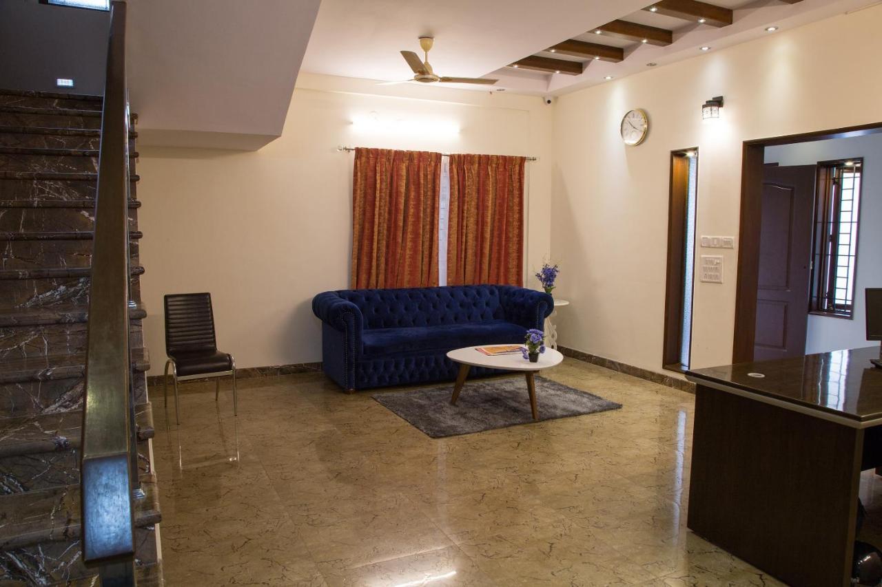Oyo 8737 King Suites